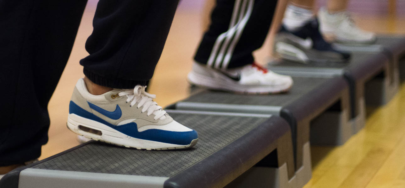 Step workout in gym